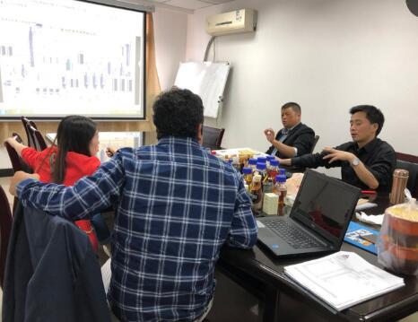 厄瓜多爾客戶考察1 (2).jpg 厄瓜多爾客戶來渝考察凱潛廢機(jī)油過濾設(shè)備